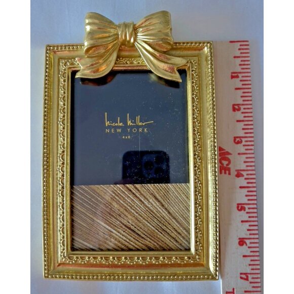 Set 2 Nicole Miller NY Bow Frames Gold Beaded Edge 4 x 6 Portrait 4 x 4 Round - Picture 3 of 11